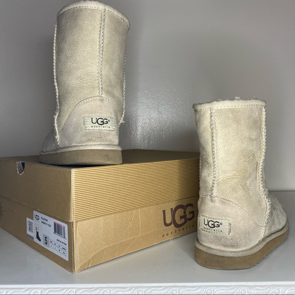 🤎 Tan Ugg Boots 🤎 - Picture 3 of 7